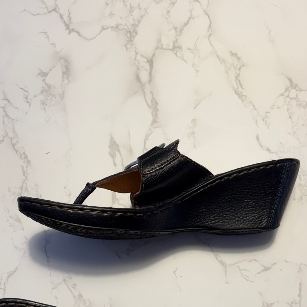 Born size 10 Black Leather Buckle Thong Sandals women’s - Picture 4 of 11